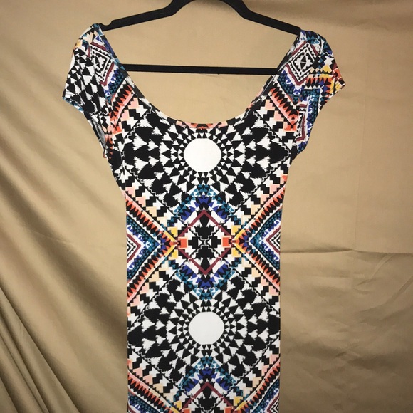 Patterned maxi dress with cross cross back - Picture 1 of 4